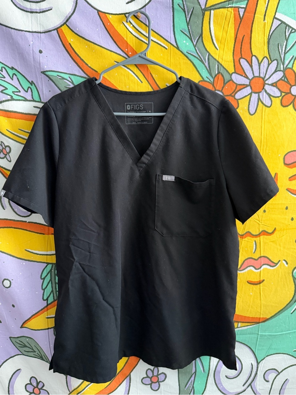 FIGS Women’s Catarina Scrub Top - Black